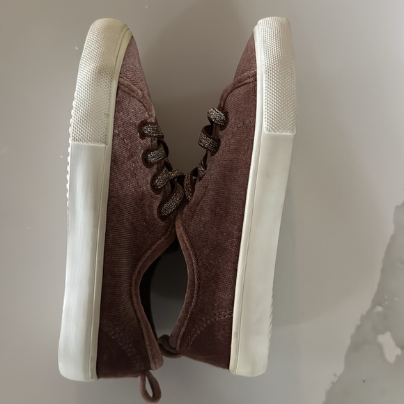 Old Navy Dusty Pink Velvet Slip On Shoes - Toddler Size 8 - Picture 6 of 12